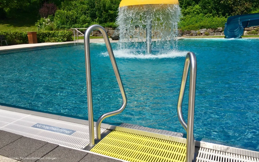 freibad-usseln-beckeneinstieg.jpg