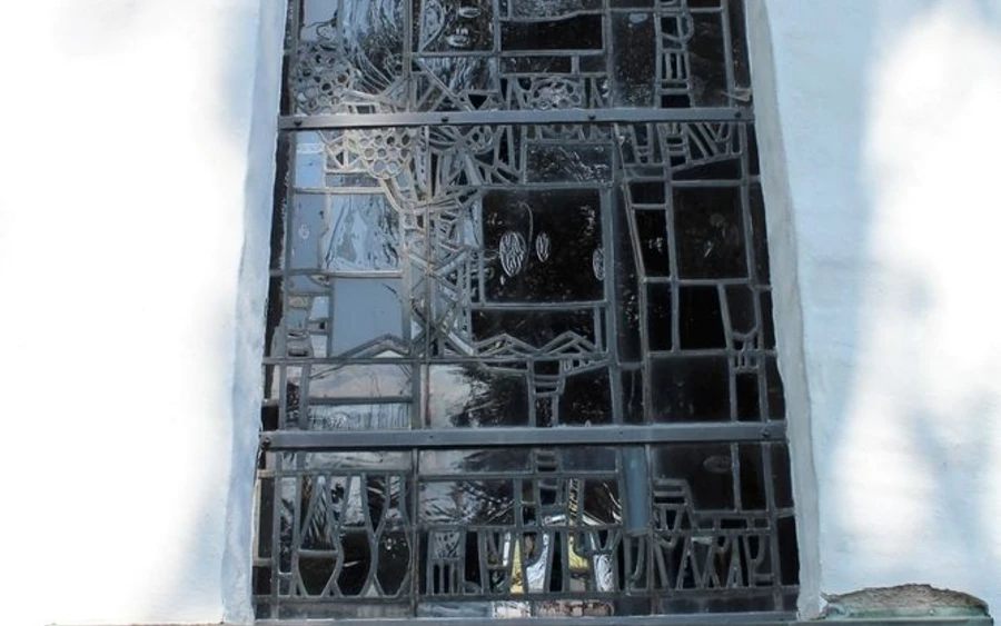Die Kirchenfenster der Ortskirche