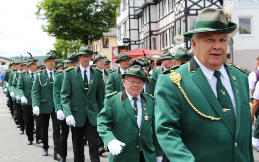 schuetzenverein-willingen-festzug c) sven-schuetz-upland-tips.JPG