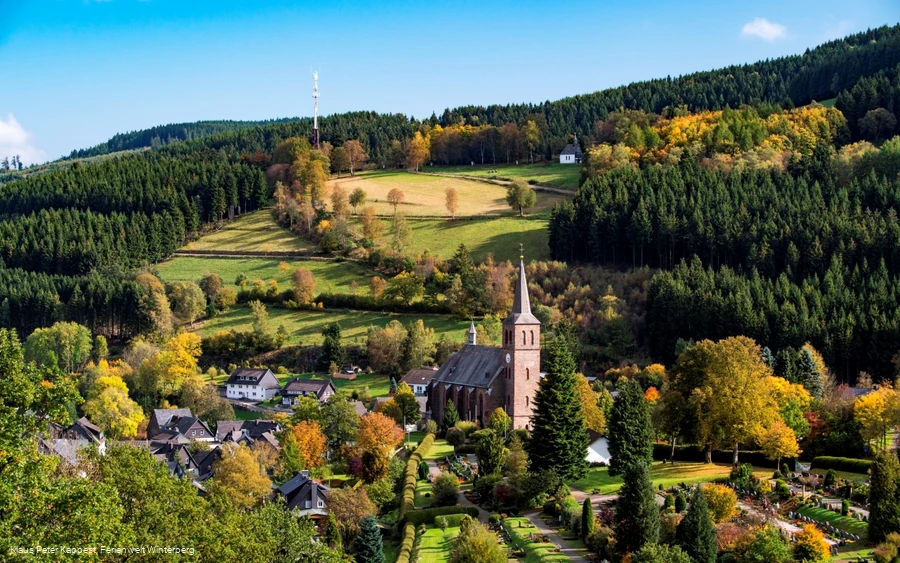Dorfansicht Züschen mit Kirche