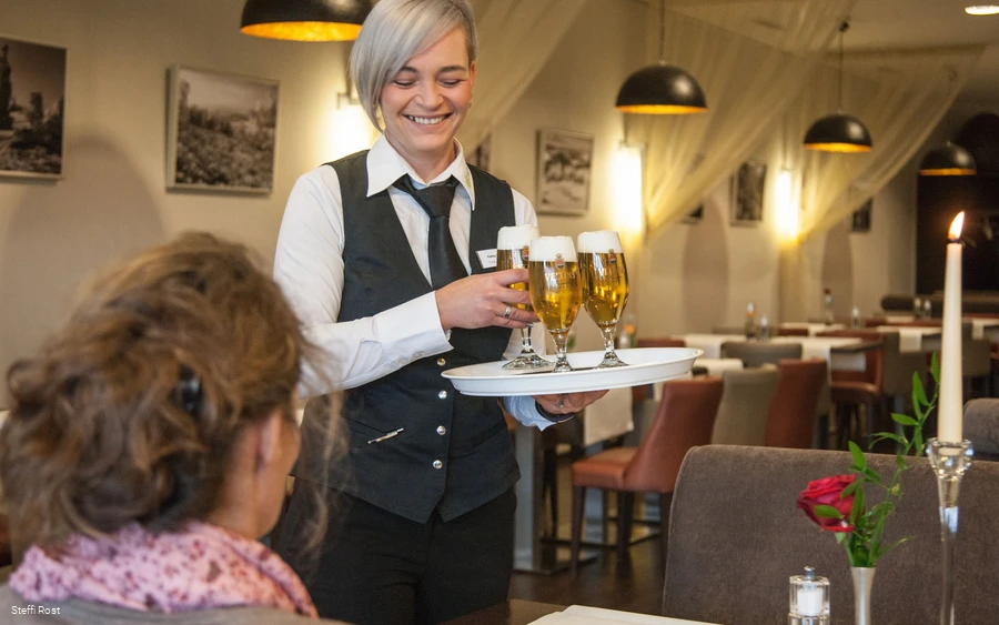 Er worden verse VELTINS geserveerd.