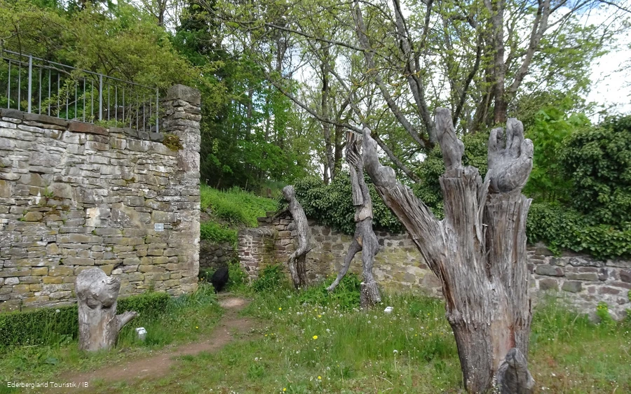 Kunst am Rosengarten in Battenberg (Eder)