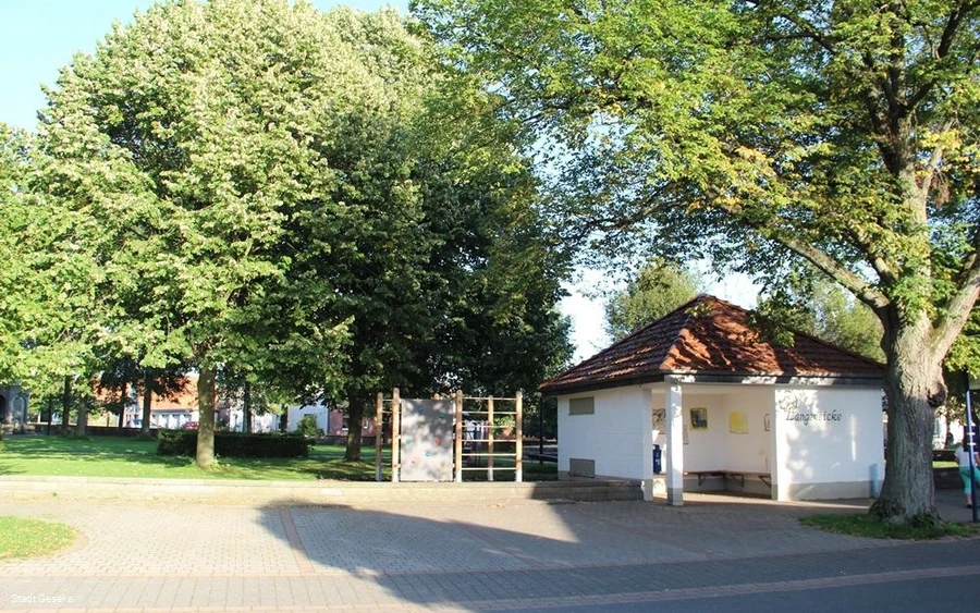 Blick auf den Kirchpark in Lageneicke Blick auf den Kirchpark in Lageneicke