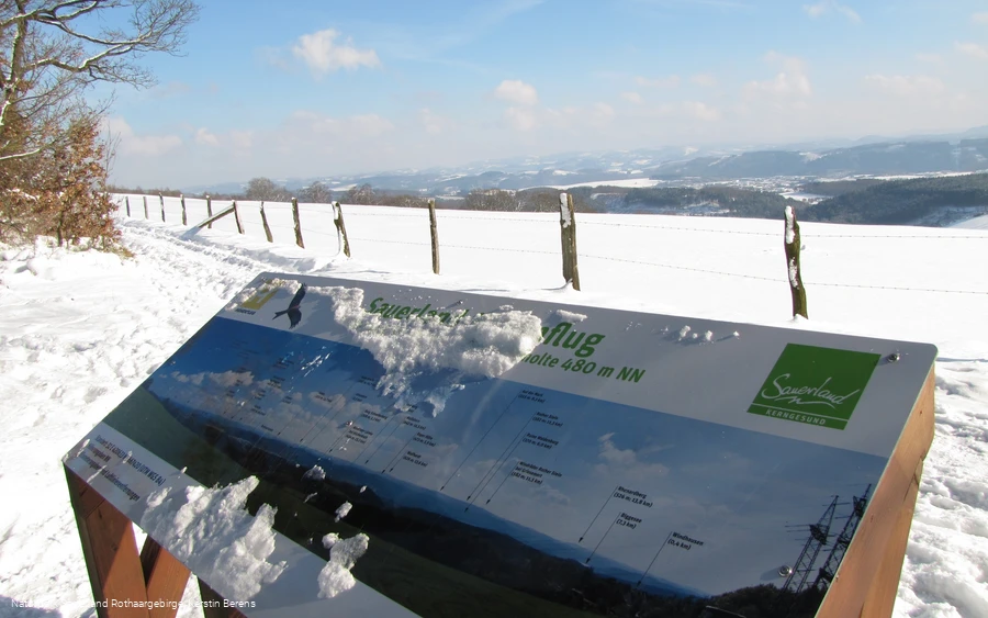 Panoramatafel bei Windhausen im Schnee