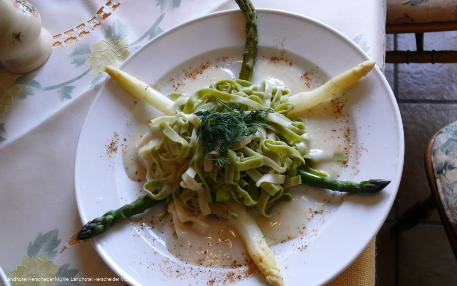Lecker essen nach Saison - © Landhotel Herscheider Mühle