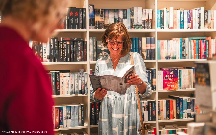 Frauen-Buchhandlung c) Jonas Dülberg, Tourist-Info Willingen.jpg