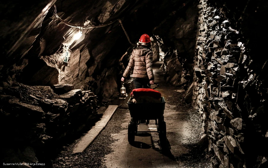 Susanne Müller mit Wagen, Glück Auf Meditation
