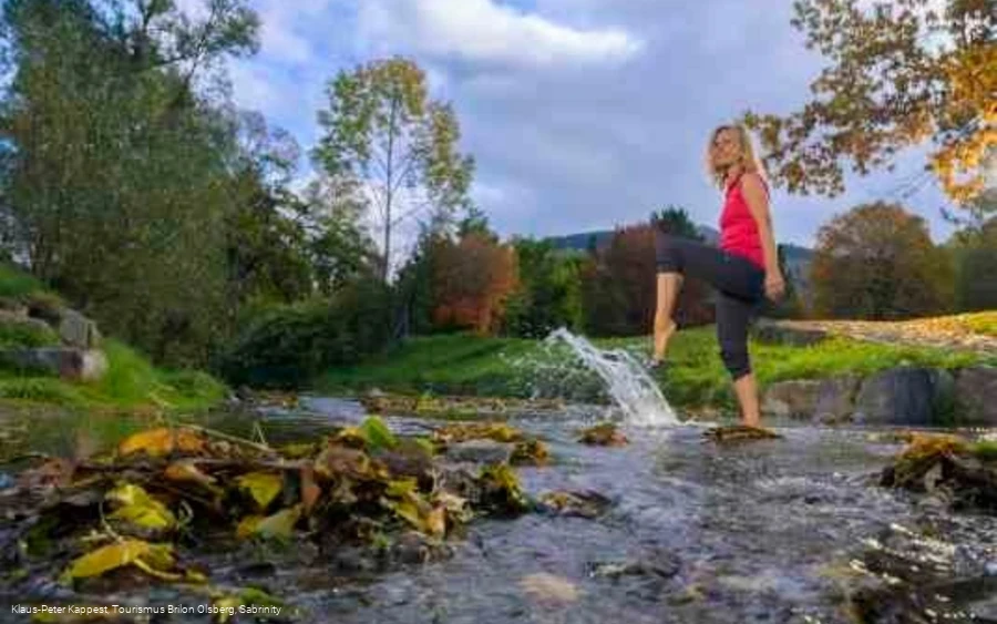 Sprung über das Wasser