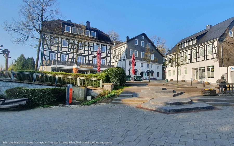 E-Bike Ladestation auf dem Kirchplatz in Bad Fredeburg