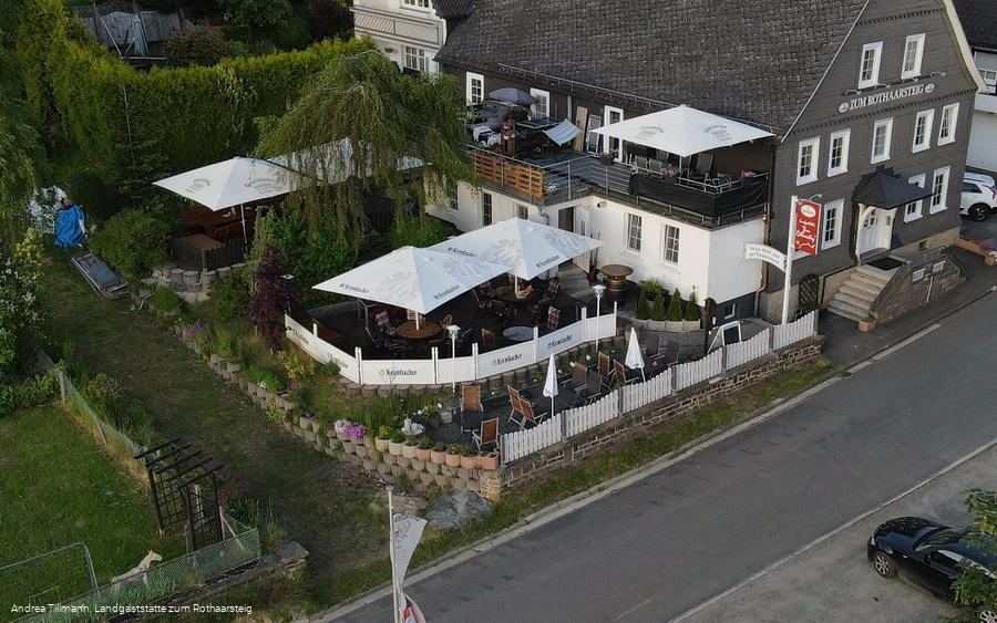 Landgaststätte zum Rothaarsteig Luftbild vom Biergarten