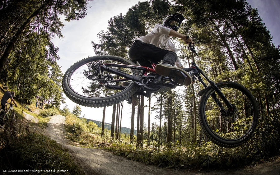 freeride-willingen-sprung-akrobatik c) leopold-hermann-mtb-zone-bikepark-willingen.jpg