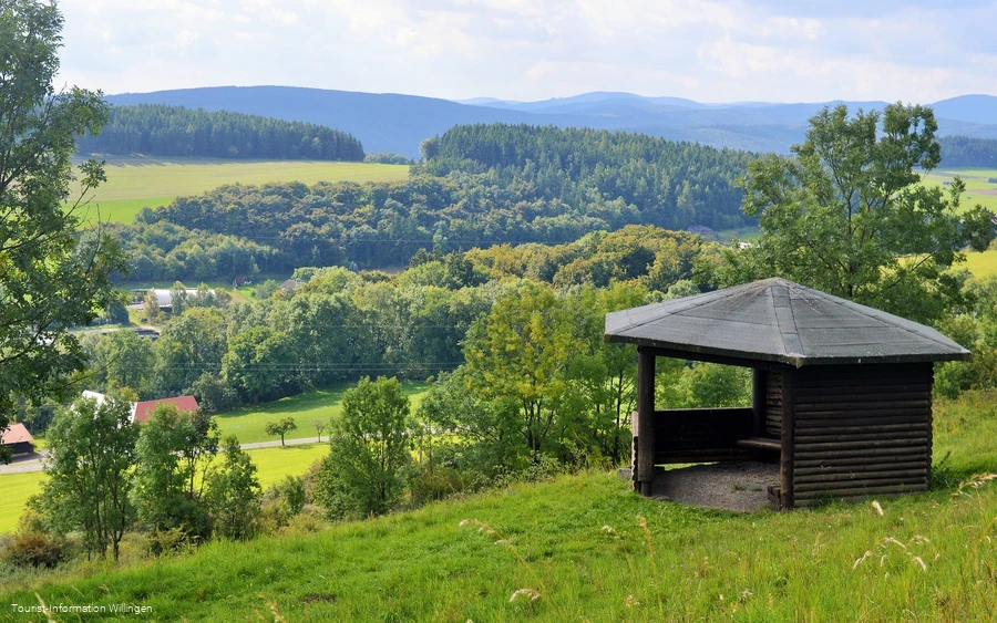 Schutzhütte mit Blick auf Welleringhausen