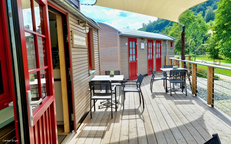 Finnentroper Lokschuppen 2021 Terrasse 2.jpeg