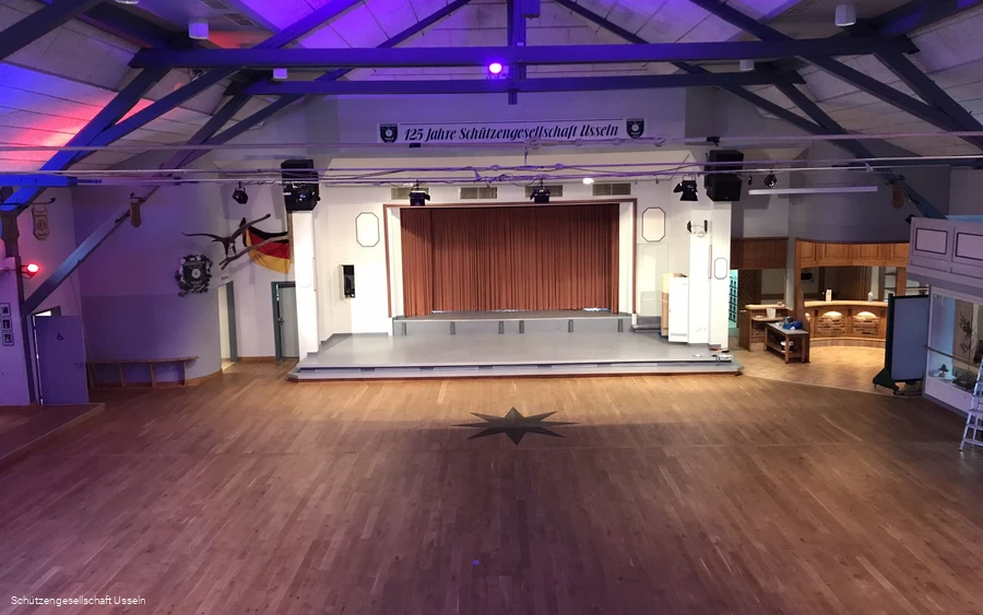 schuetzenhalle-usseln-buehne-von-oben c) schuetzenverein-usseln.jpg