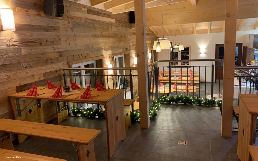 Herrloh Hu╠êtte innen 2.JPG