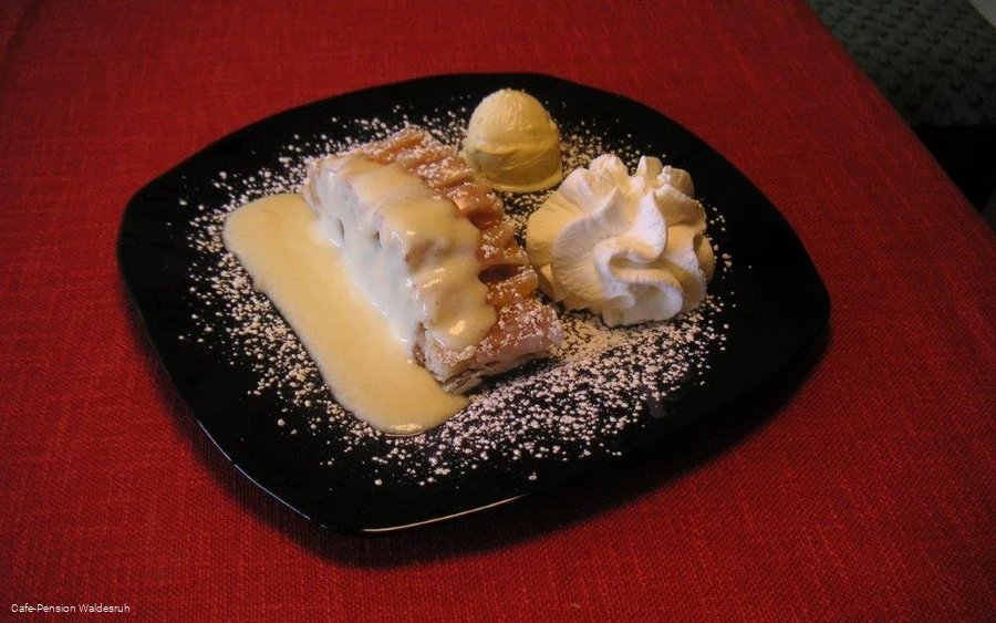 Cafe-Pension Waldesruh Apfelstrudel.jpg Cafe-Pension Waldesruh Apfelstrudel.jpg