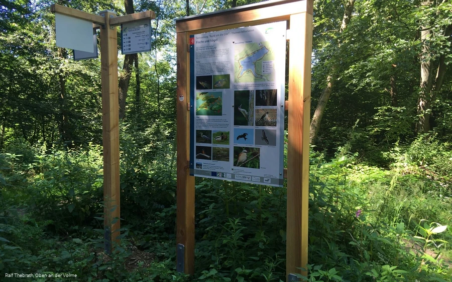 Themeninfotafel und Wegweiser Glörtalsperre