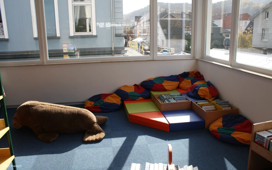 Werdohl_Stadtbücherei_Kinderlesebereich.jpg Werdohl_Stadtbücherei_Kinderlesebereich.jpg