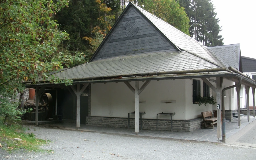 eingang-gebaeude-bergwerk-willingen.jpg