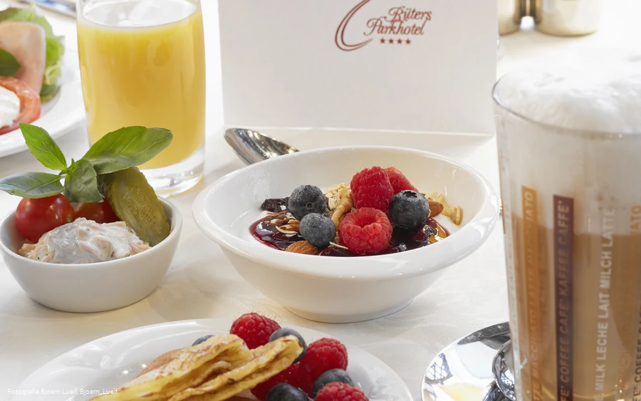 Frühstück mit Müsli im Rüters Parkhotel Frühstück mit Müsli im Rüters Parkhotel