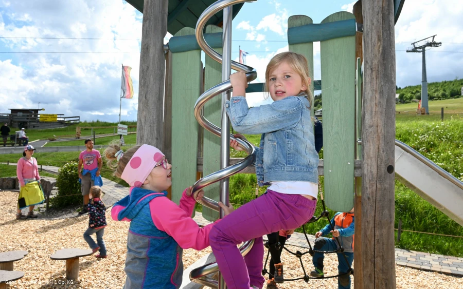 kletterturm-rutsche-sommerrodelbahn.jpg