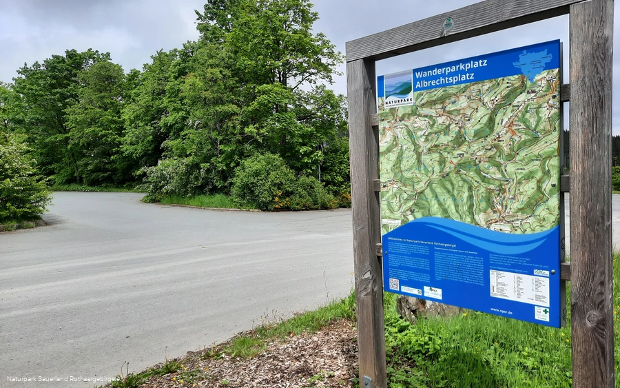 Wanderwegenetztafel mit Wandertipps