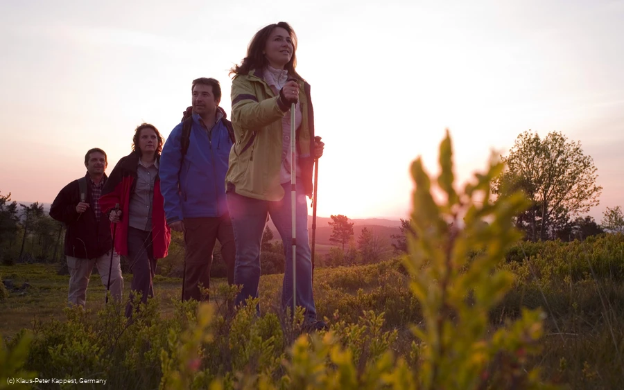 sonnenaufgang-wanderer-willingen.jpg