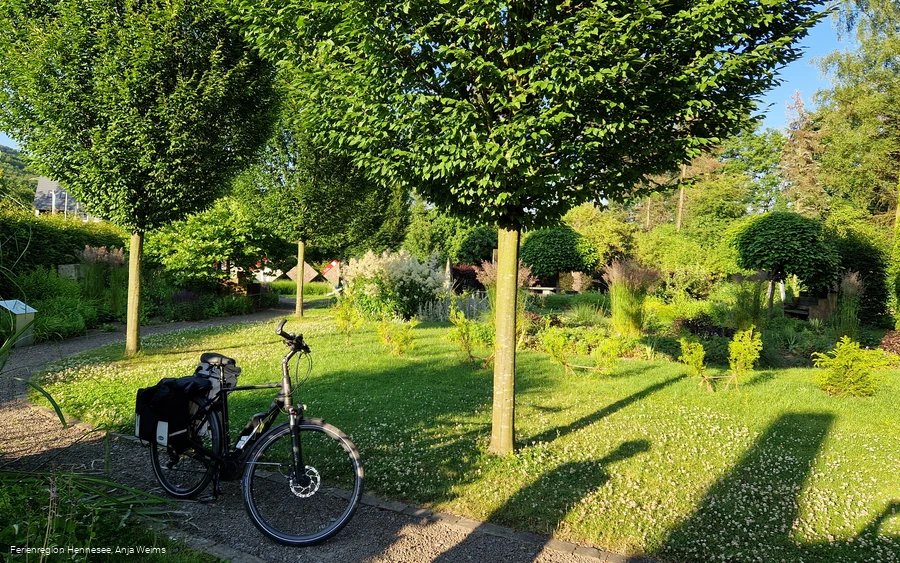 pausenhof rtrw mit fahrrad (Anja Weims) (8).jpg