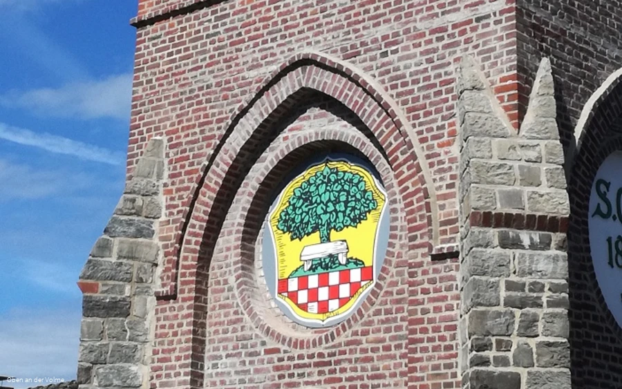 Das Stadtwappen ziert die Fassade