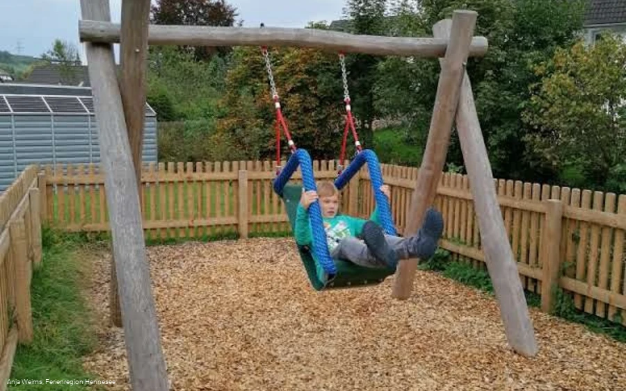 Barrierefreie Schaukel am Schaukelweg Ostwig