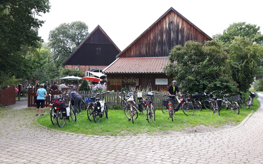 Antik Cafe Brockhausen.jpg