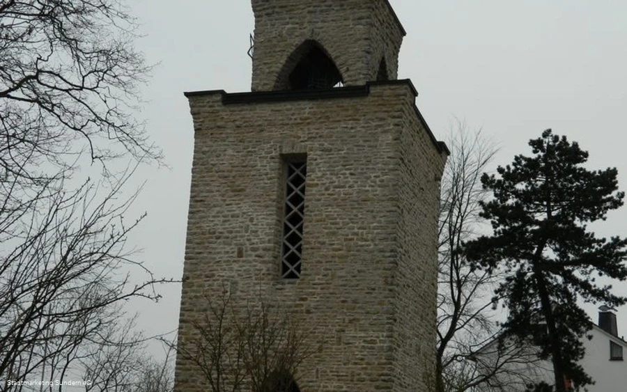 Turm von der Straße Turm von der Straße