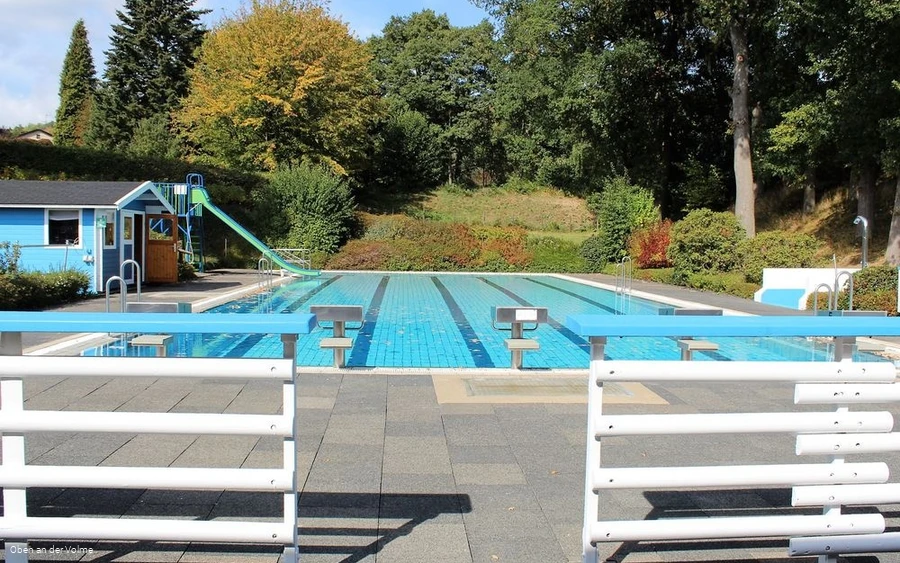 Streblöcke und eine kleine Rutsche