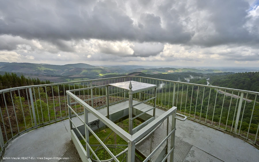 Ausblick vom Gillerturm in Hilchenbach-Lützel Ausblick vom Gillerturm in Hilchenbach-Lützel