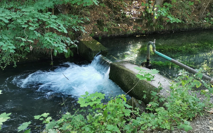 Baulauf Almequellen brinlon an der Sauerland-Waldroute