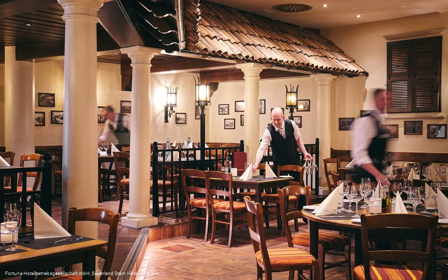 Trattoria La Stella Eindecken der Tische Trattoria La Stella Eindecken der Tische