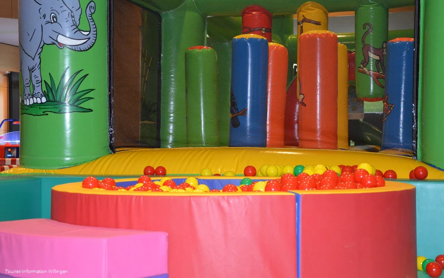 mini-eldorado-baellebad-huepfburg.JPG mini-eldorado-baellebad-huepfburg.JPG