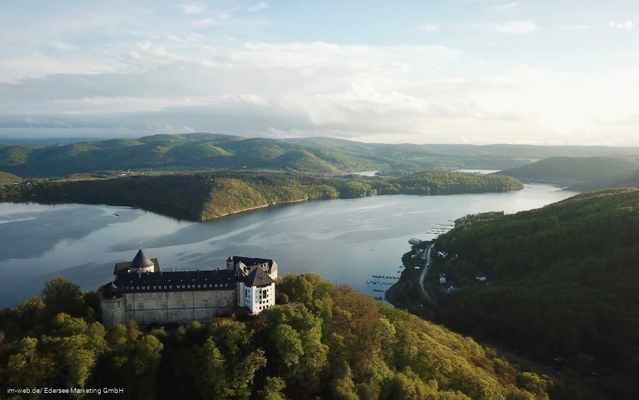 Schloss Waldeck mit Edersee
