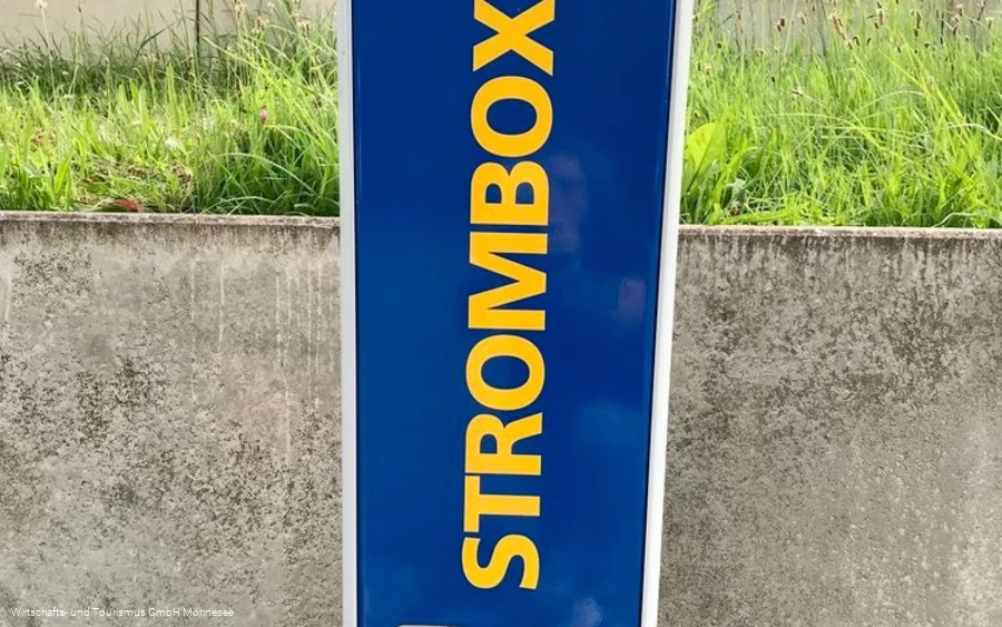 E- Auto Ladesäule an der Staumauer