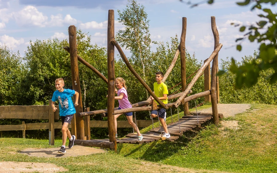 kinder-ettelsberg-brücke c) david-heise-tourist-information-willingen.jpg