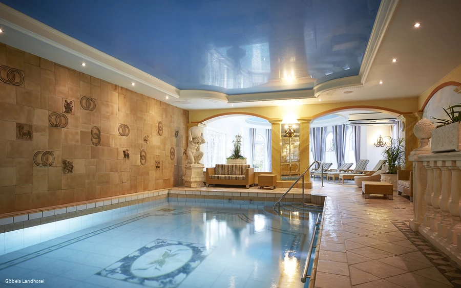 Schwimmbad Göbel's Landhotel_(c) Göbel Hotels.jpg