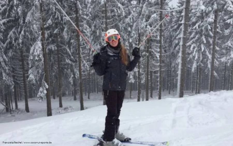 Travel blogger Franziska Reichel in the Sauerland winter.