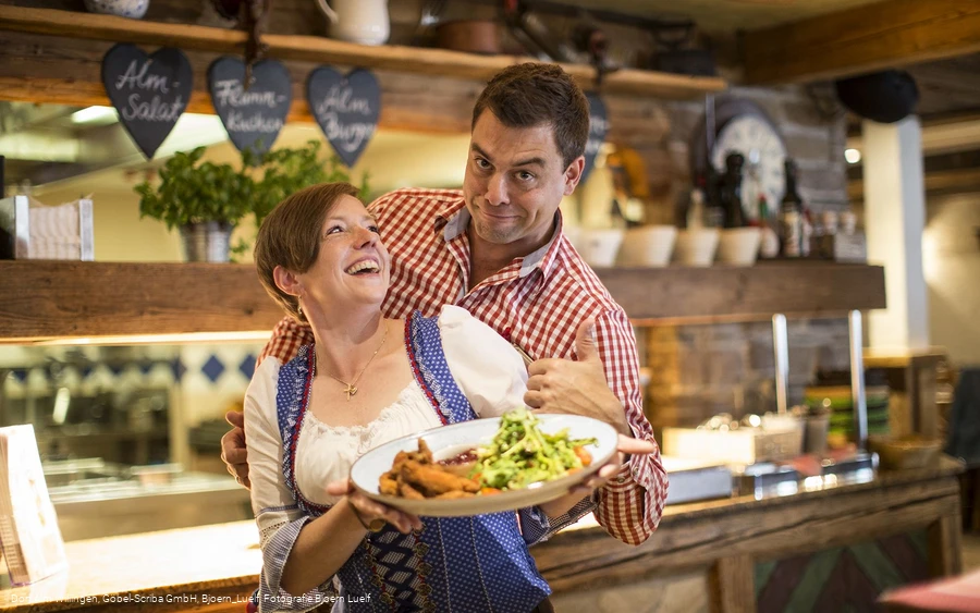 Leckere Schmankerl_(c) B. Lülf, Dorf Alm, Göbel Hotels.jpg Leckere Schmankerl_(c) B. Lülf, Dorf Alm, Göbel Hotels.jpg