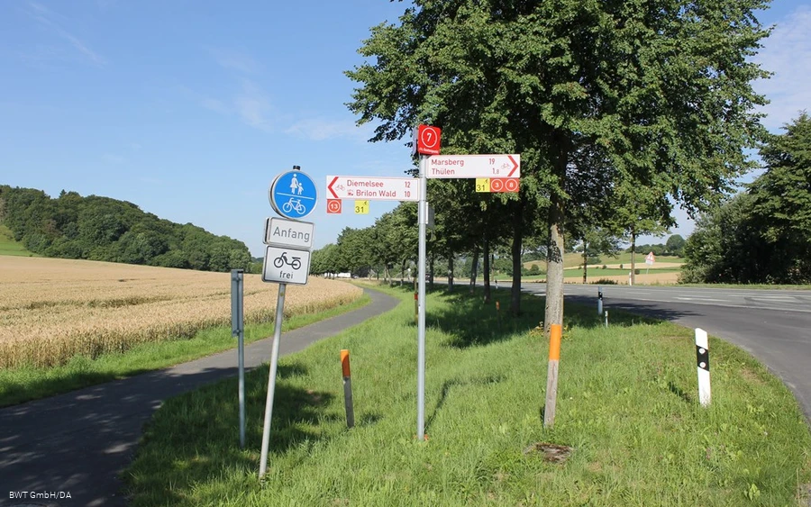 7 Thülener Kreuz vom Flugplatz kommend I.JPG