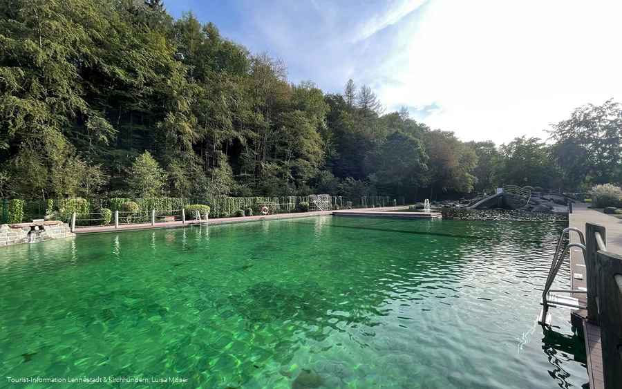 Schwimmbecken