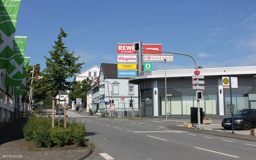 12 Amtsgebäude aus Keffelker Str kommend.JPG