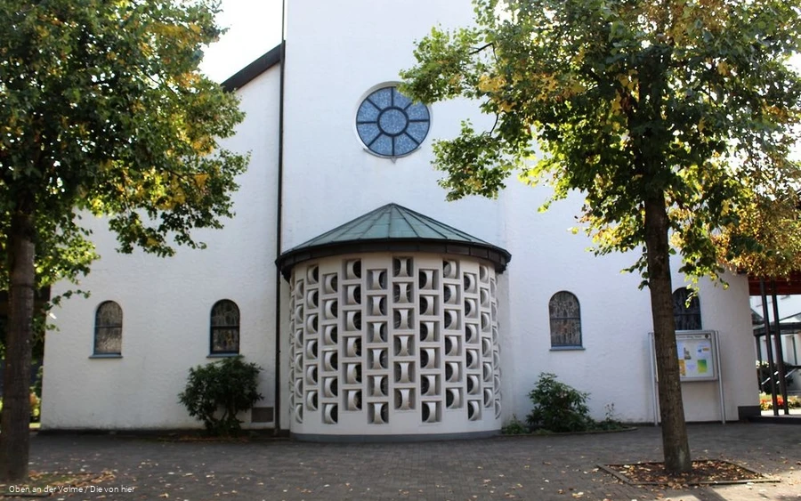 Das Kirchenschiff der katholischen Kirche