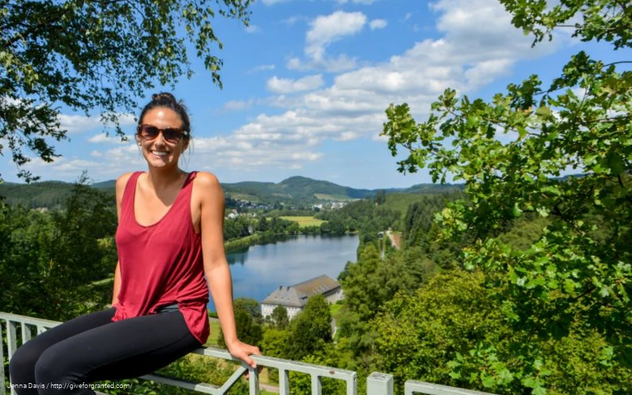 Reisblogger Jenna Davis bezoekt het Sorpesee in het Sauerland.