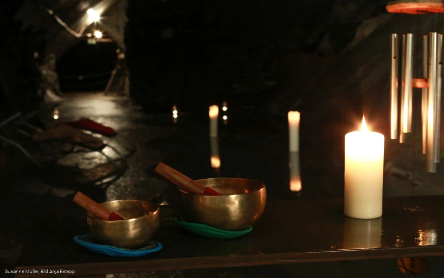 Kerzen, Klangschalen, Glück Auf Meditation
