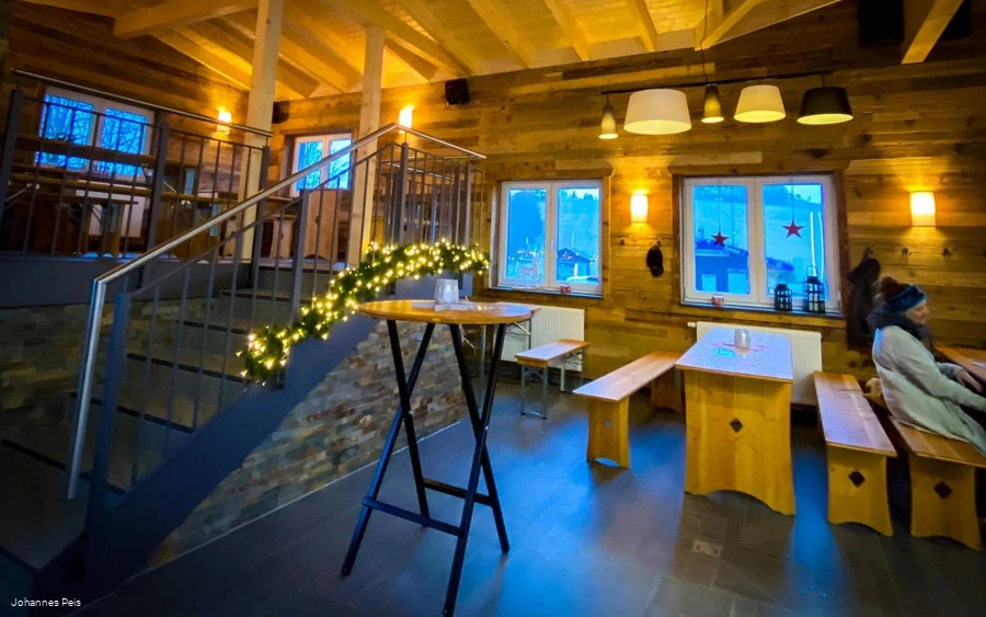 Herrloh Hu╠êtte innen 3.JPG